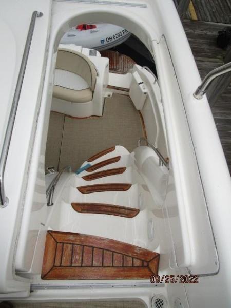 44' Sealine flybridge-aftdeck stairs