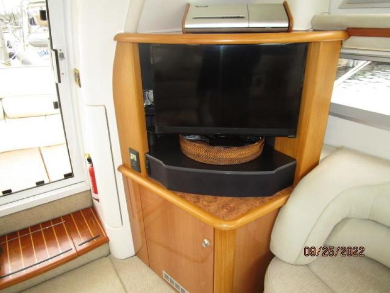 44' Sealine salon entertainment center