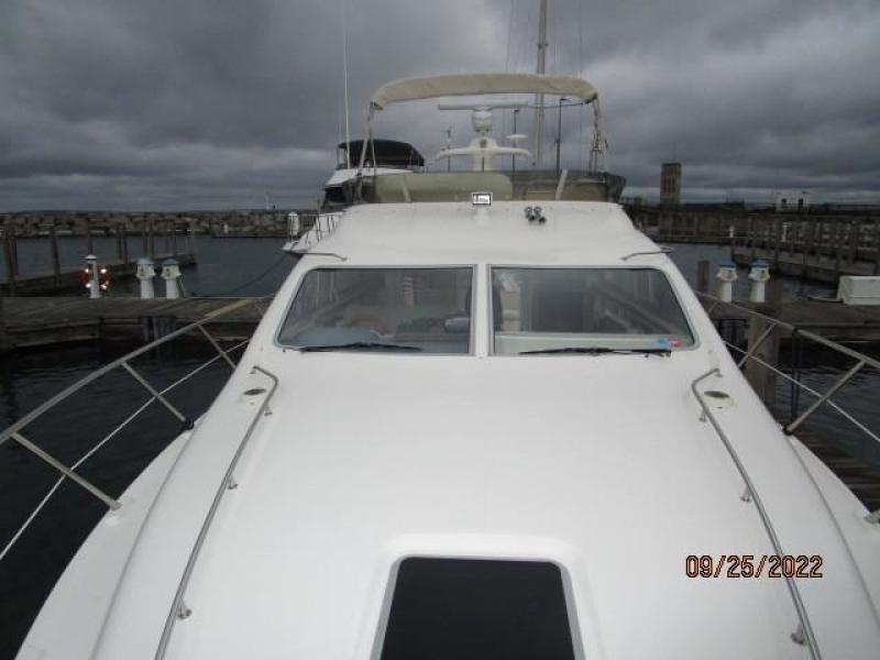 44' Sealine foredeck aft