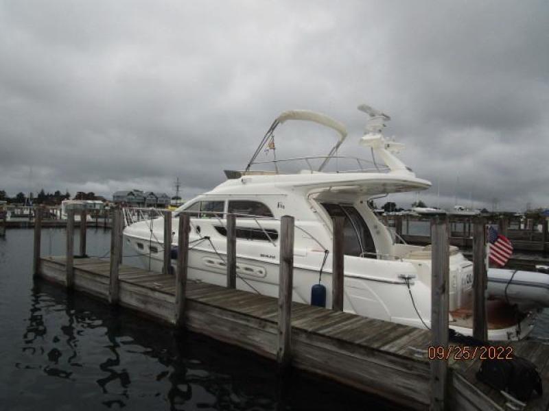 44' Sealine port aft profile
