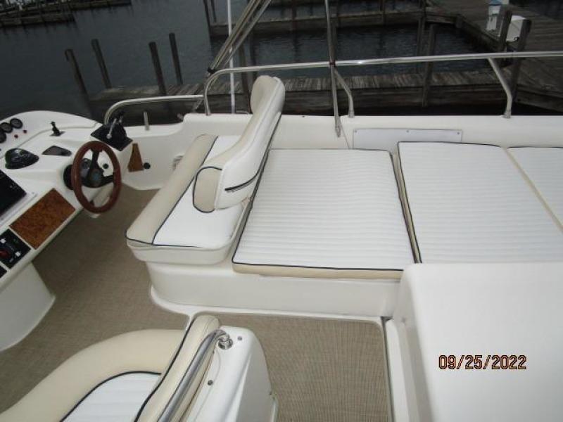 44' Sealine flybridge starboard