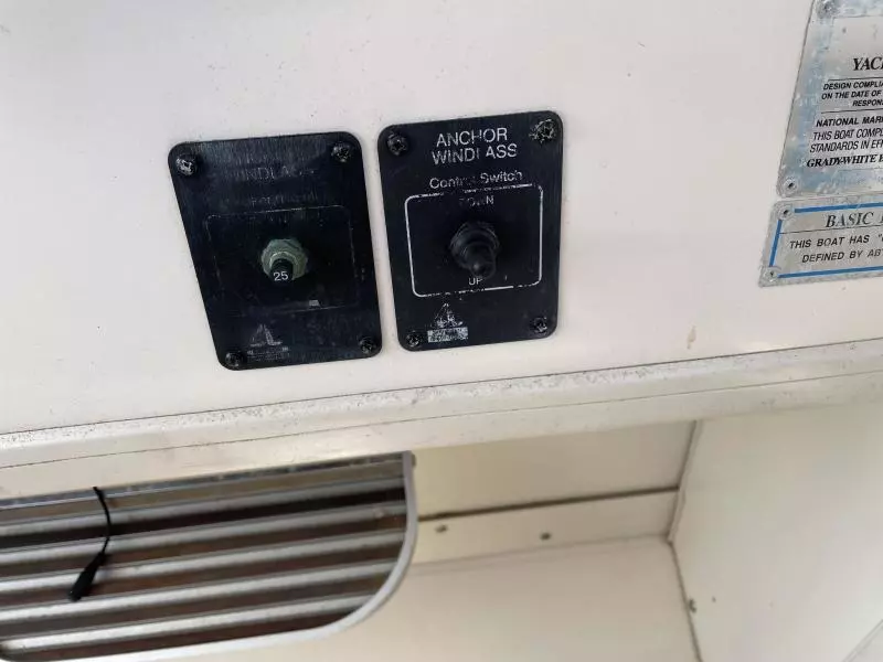 1999 Grady-White 300 Marlin