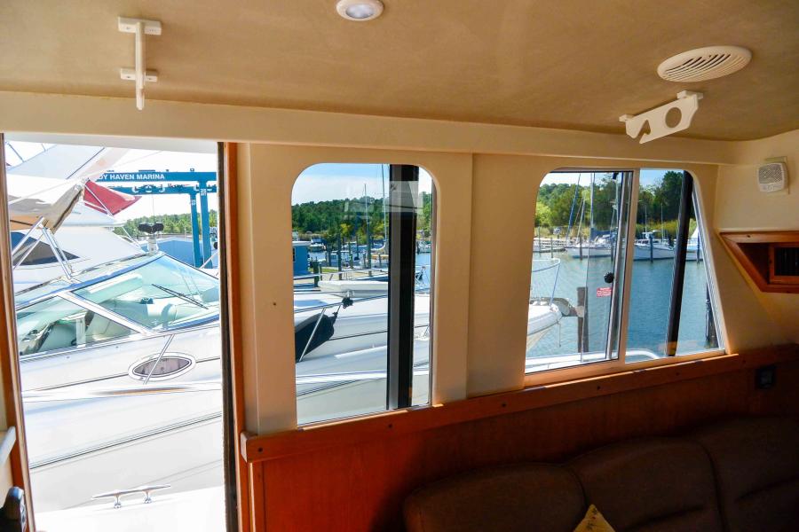 1999 Mainship 390