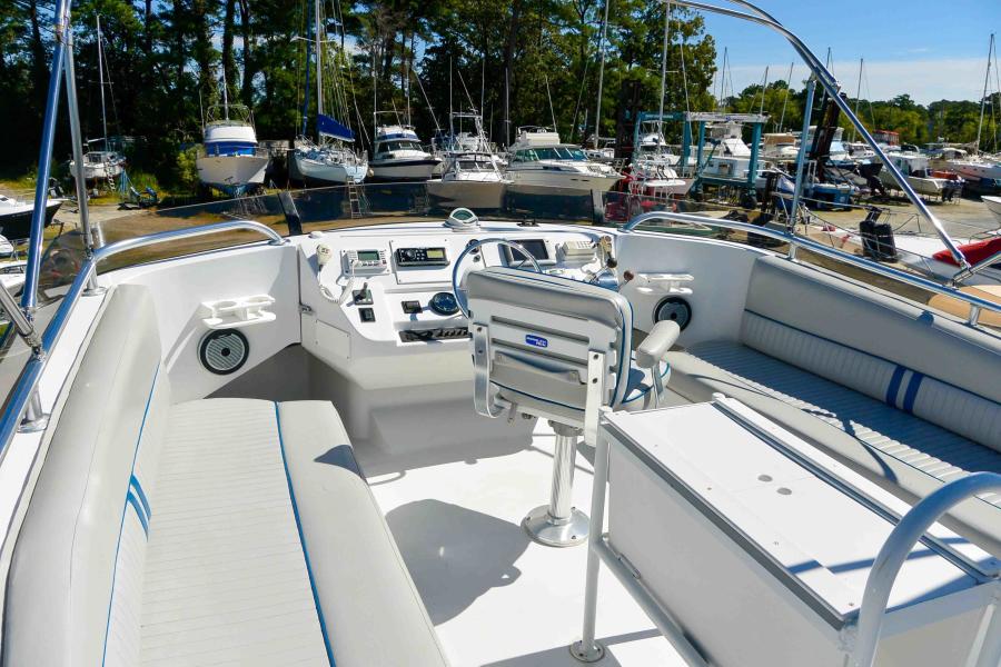 1999 Mainship 390