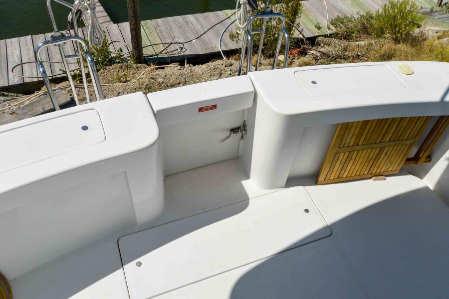 1999 Mainship 390