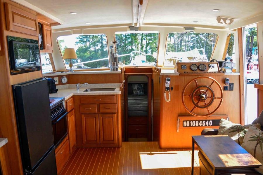 1999 Mainship 390
