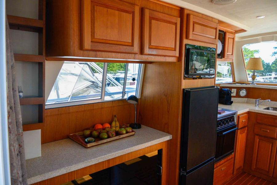 1999 Mainship 390