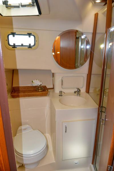 1999 Mainship 390