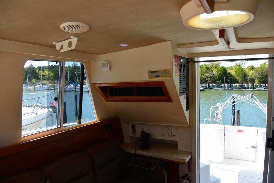 1999 Mainship 390