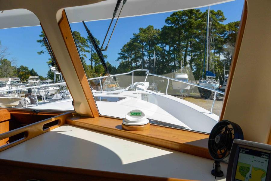 1999 Mainship 390