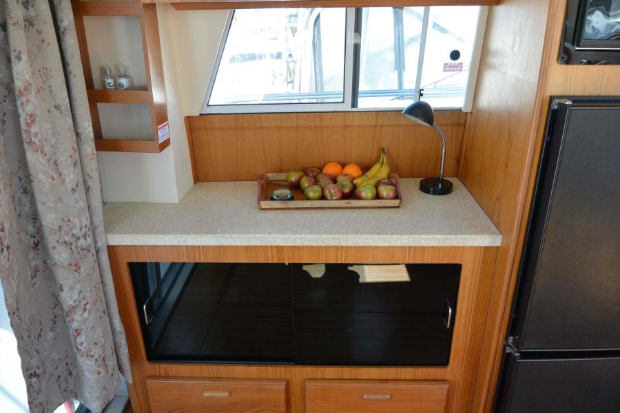 1999 Mainship 390