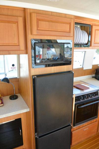 1999 Mainship 390