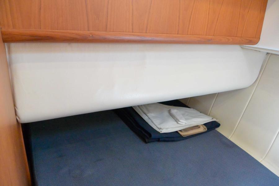 1999 Mainship 390