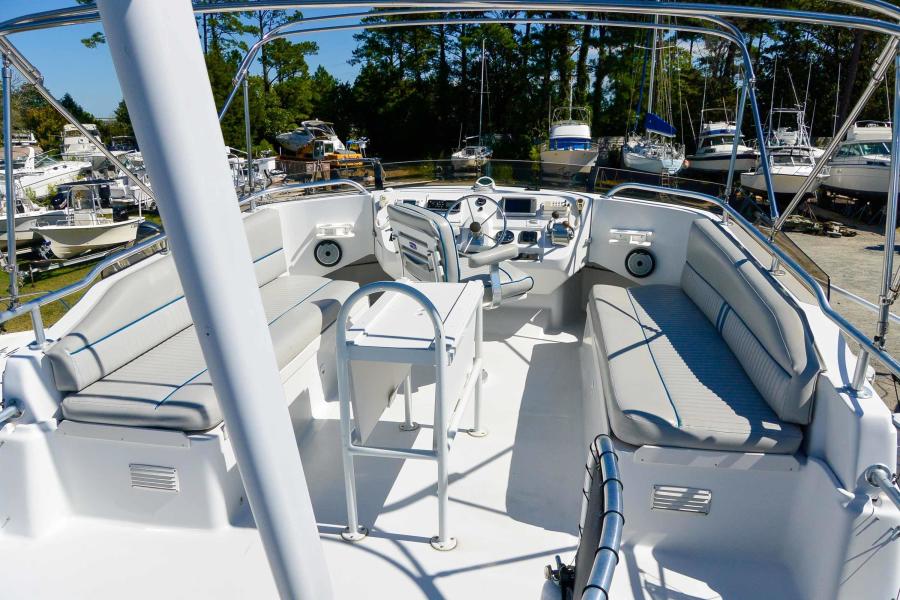 1999 Mainship 390