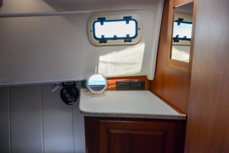 1999 Mainship 390