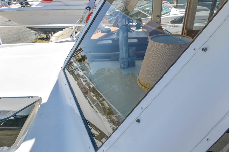 1999 Mainship 390