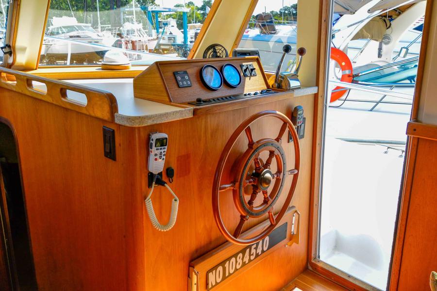 1999 Mainship 390