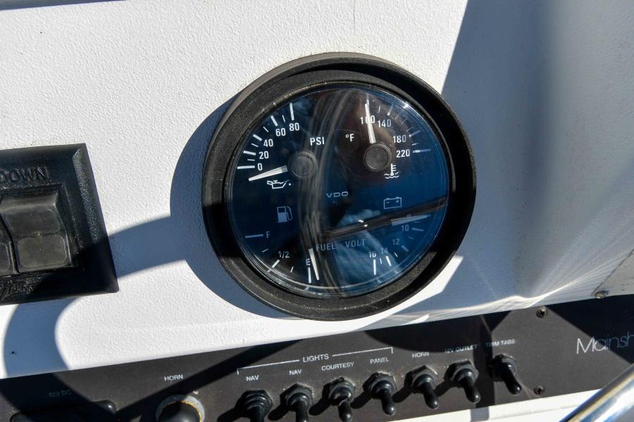 1999 Mainship 390