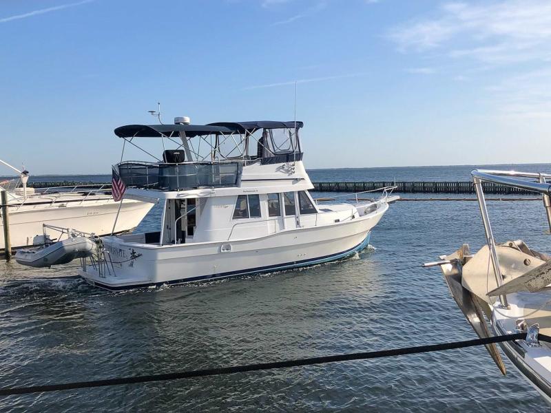 1999 Mainship 390