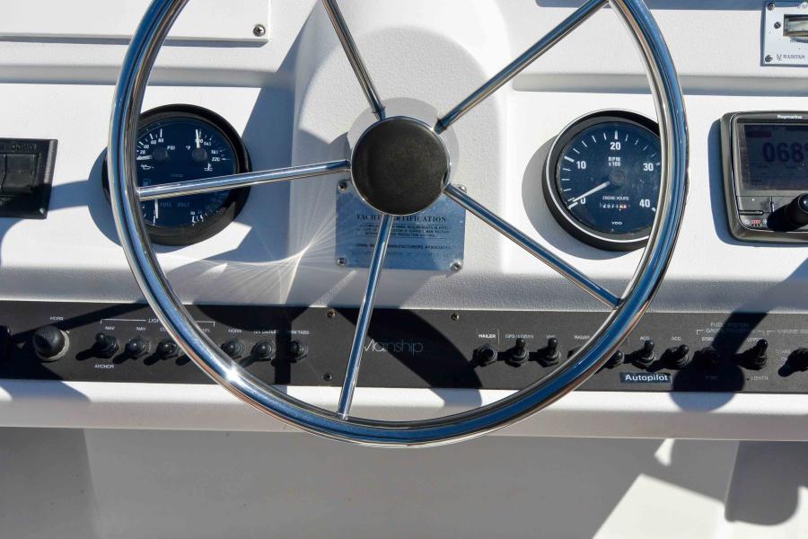 1999 Mainship 390