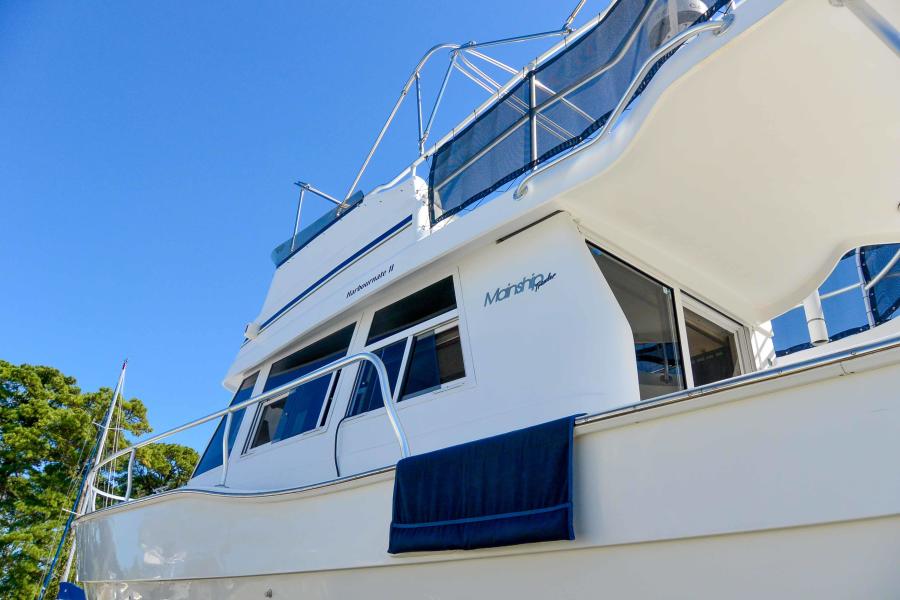 1999 Mainship 390