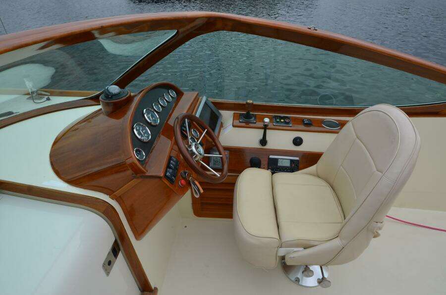 Helm Seat