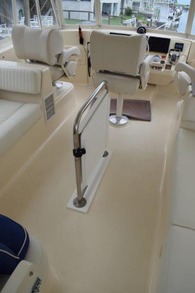 Fly-bridge folding table