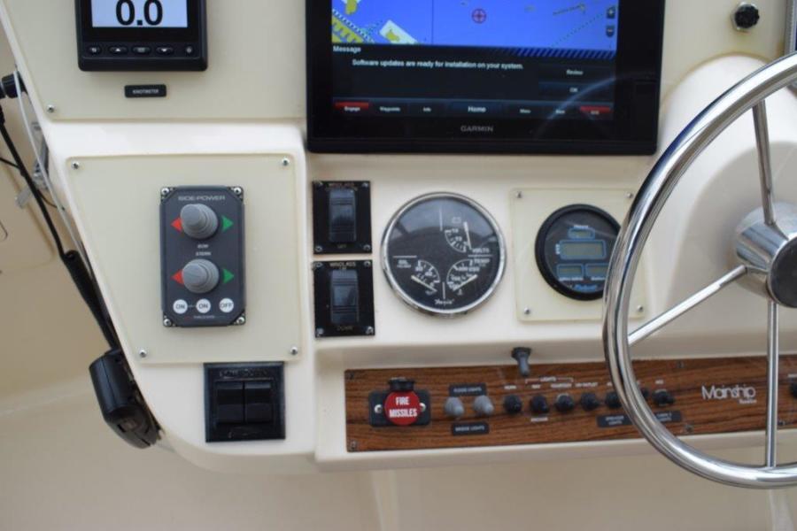 2005 Mainship 400