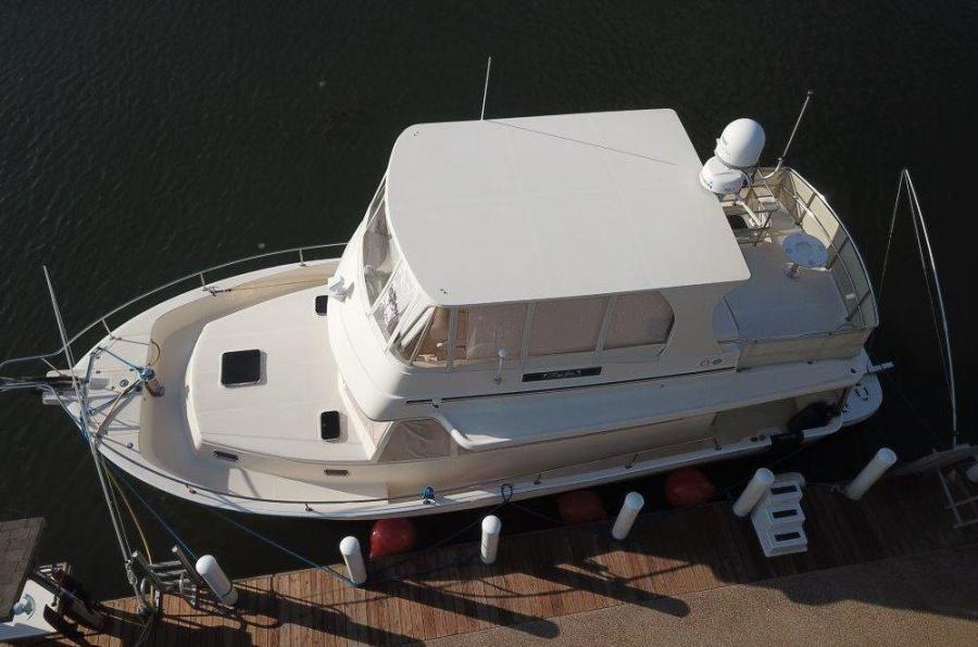 Hard top fly-bridge