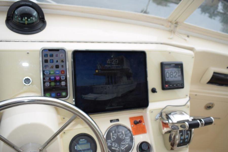 2005 Mainship 400