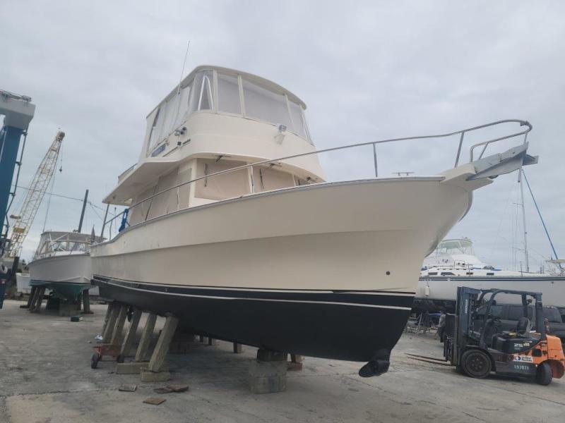 2005 Mainship 400