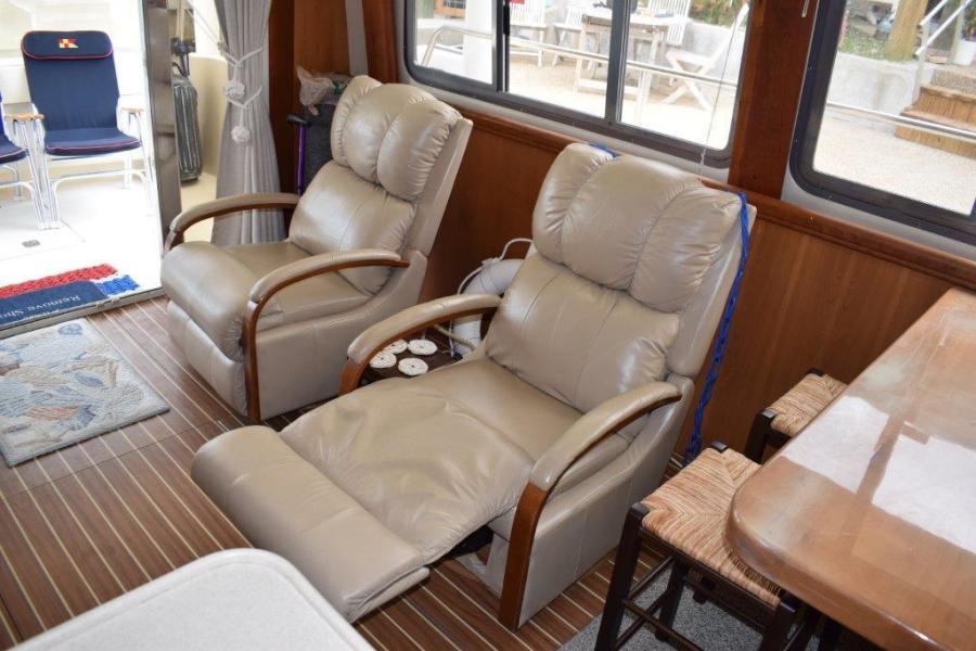 2005 Mainship 400