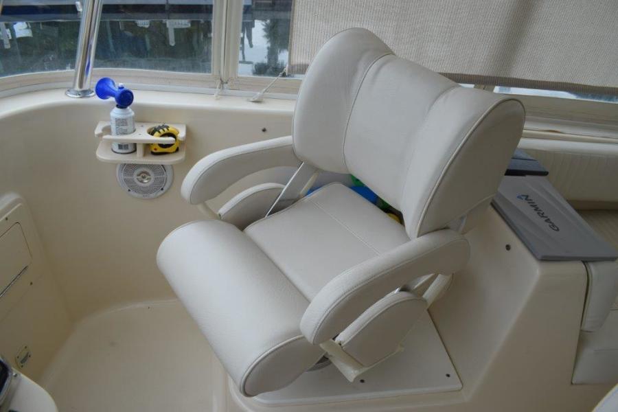 Starboard helm seat 