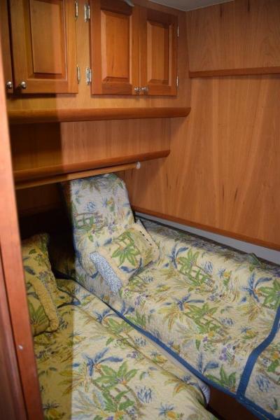 2005 Mainship 400