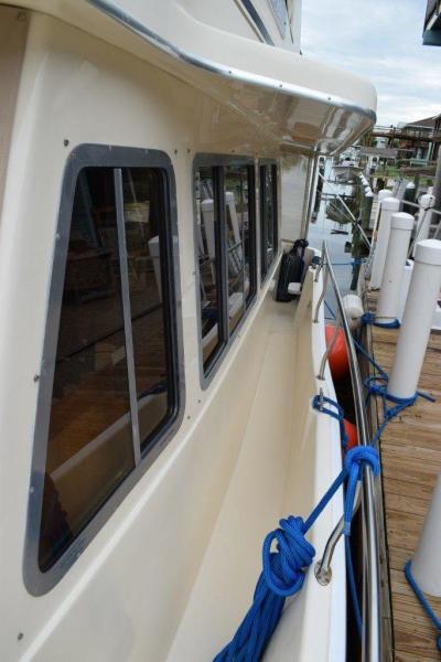 2005 Mainship 400