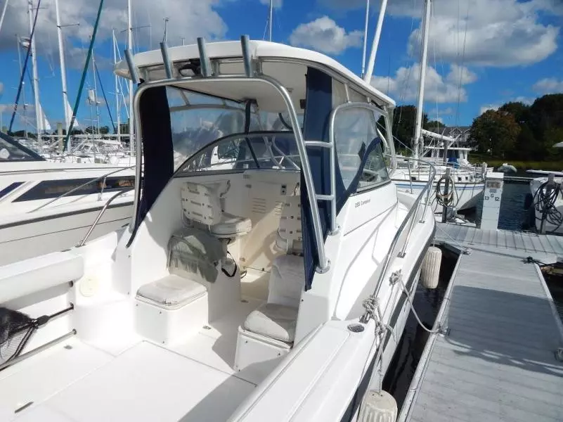 2005 Boston Whaler Conquest 255