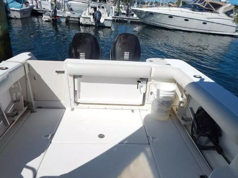 2005 Boston Whaler Conquest 255