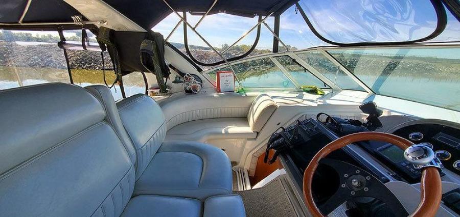 Flybridge Port