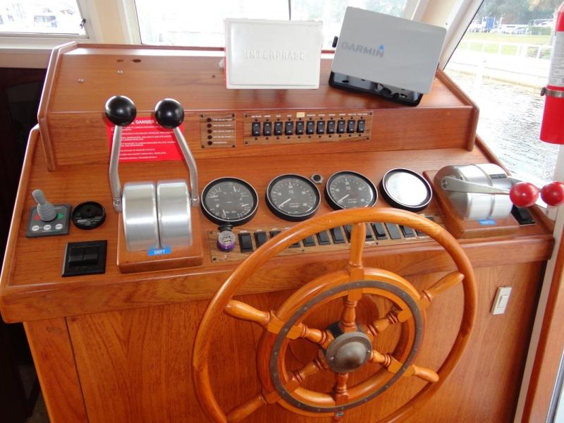 2001 Mainship 430 Trawler