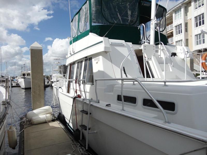 2001 Mainship 430 Trawler