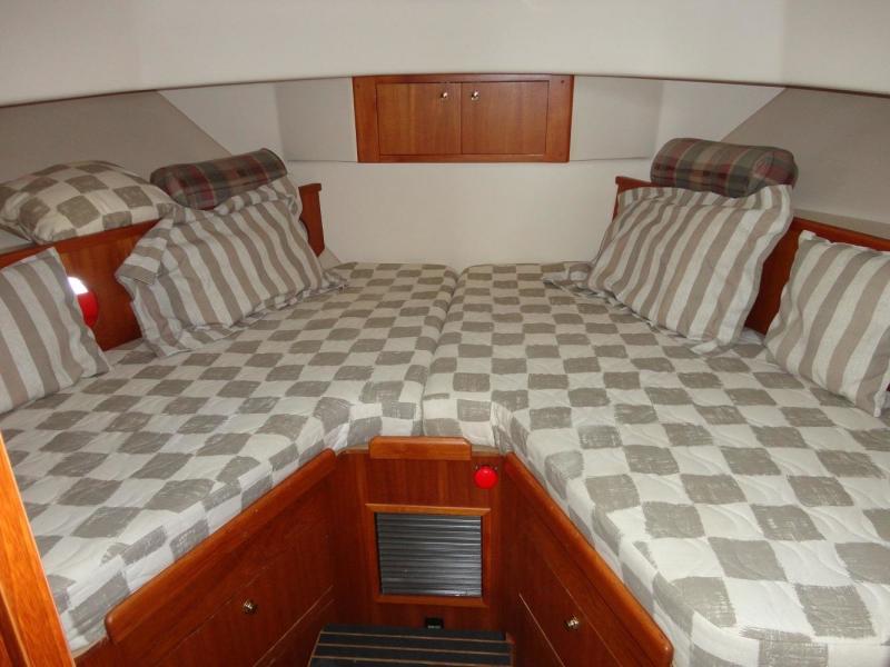 2001 Mainship 430 Trawler