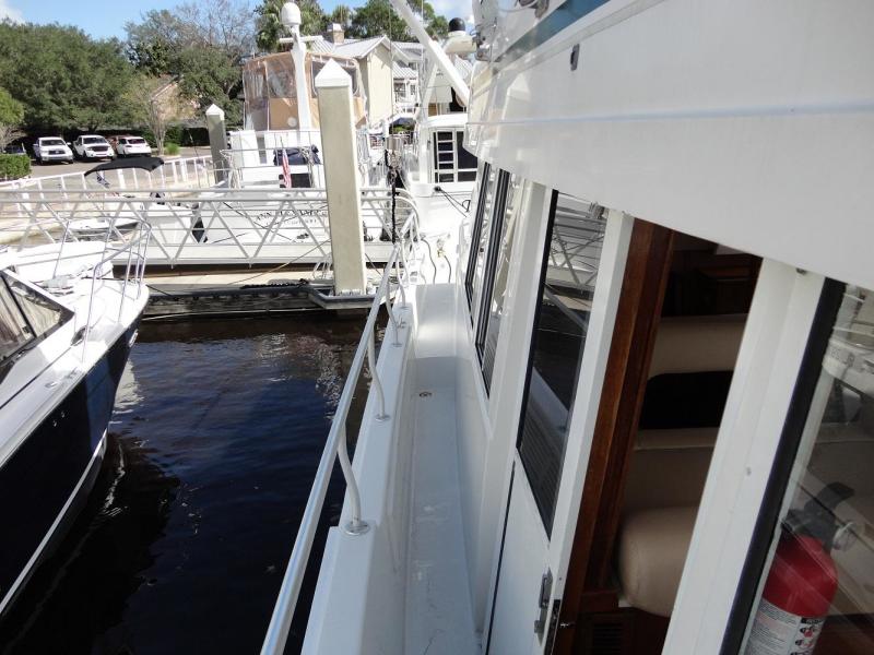 2001 Mainship 430 Trawler
