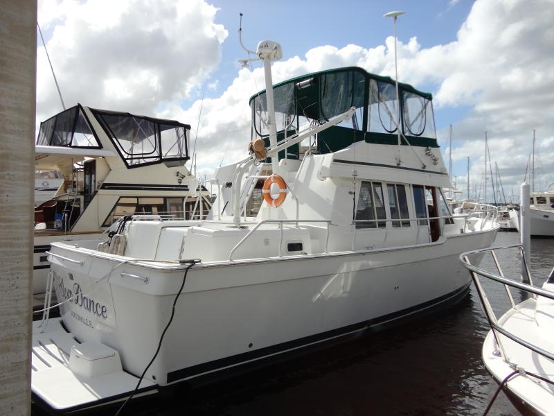 2001 Mainship 430 Trawler