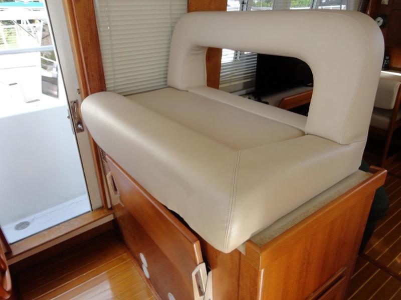 2001 Mainship 430 Trawler