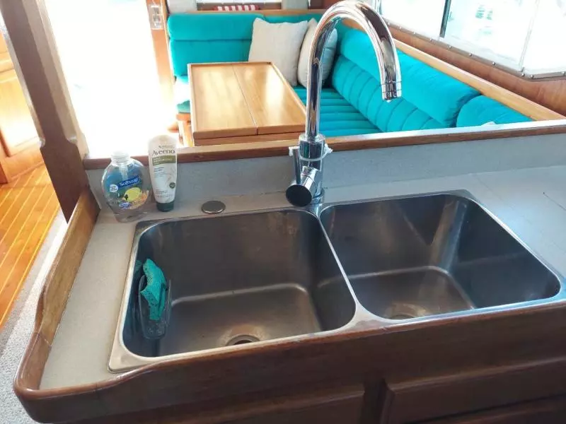 1994 Cape Dory Explorer