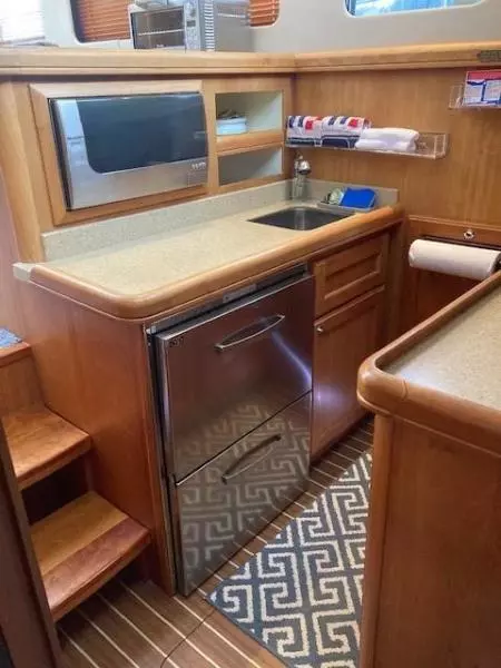 2007 Mainship Hardtop Trawler