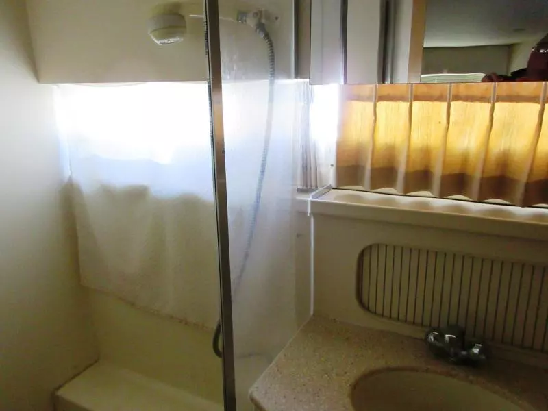 1998 Carver 405 Motor Yacht