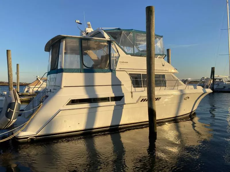 1998 Carver 405 Motor Yacht