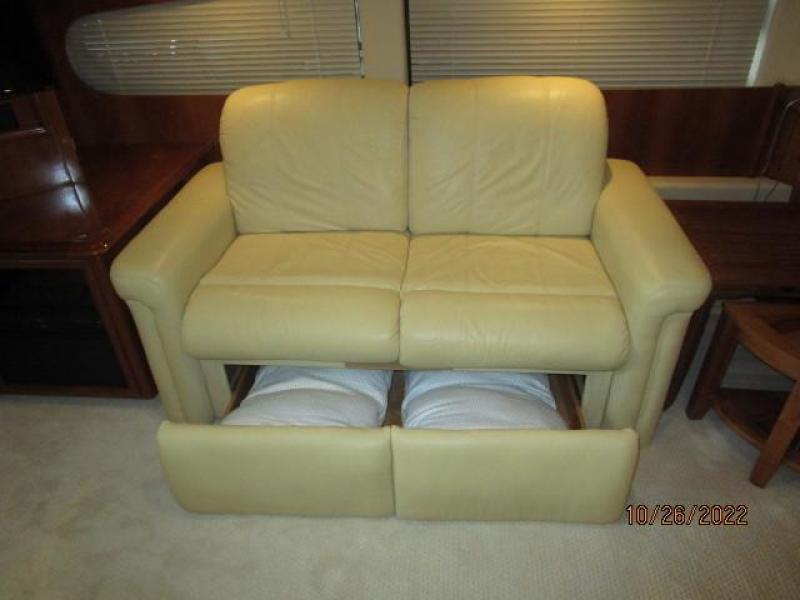 46' Carver salon port seating-storage