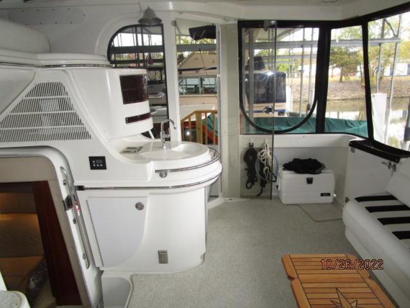 46' Carver sundeck starboard